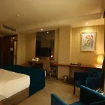 Riva Resatbey Luxury فندق أضنه